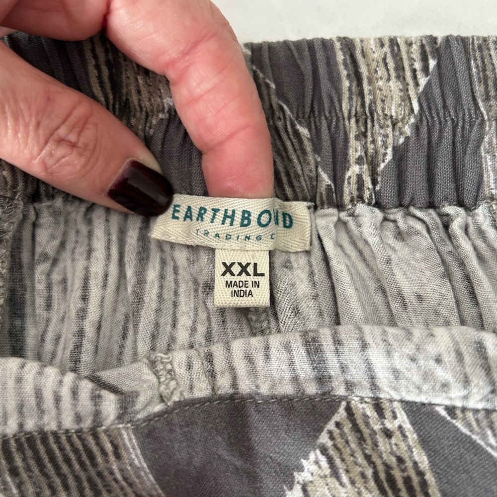 Earthbound TradingCompany Women’s Grey‎ Geometric Print Flare Leg Pants Sz XXL - Picture 6 of 7